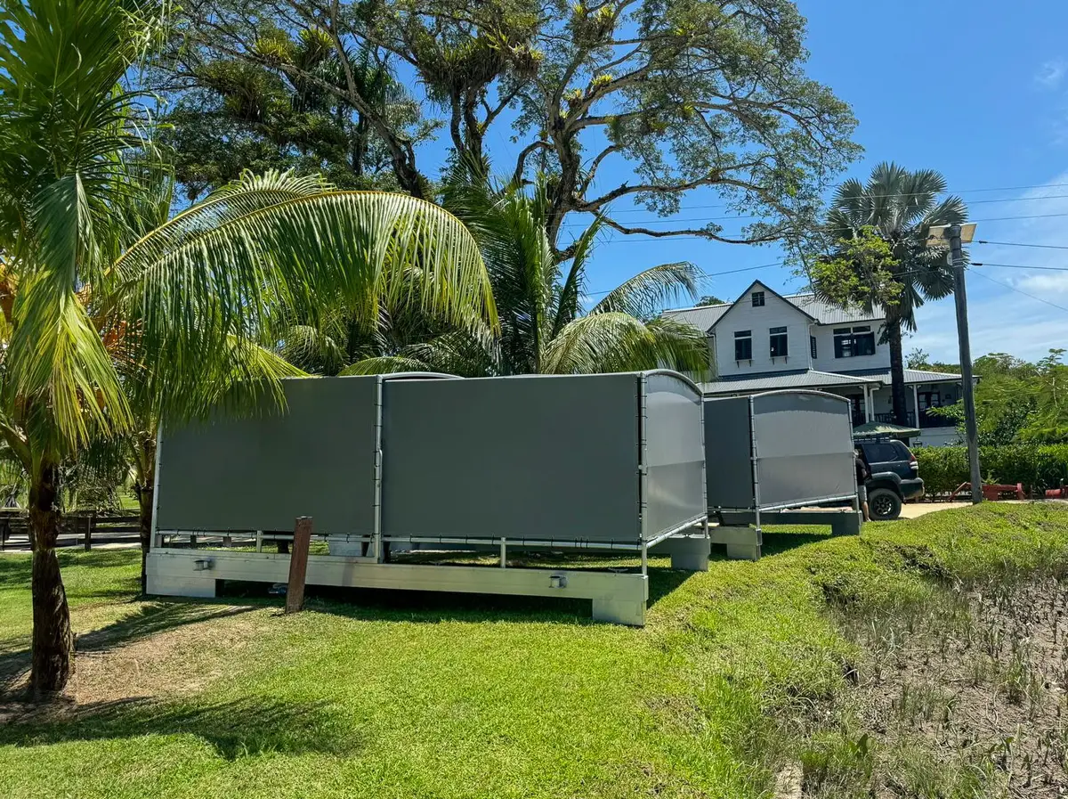 Bootlift, project 2 bootoverkappingen Drijf-Drijf in Paramaribo, Suriname – foto 1