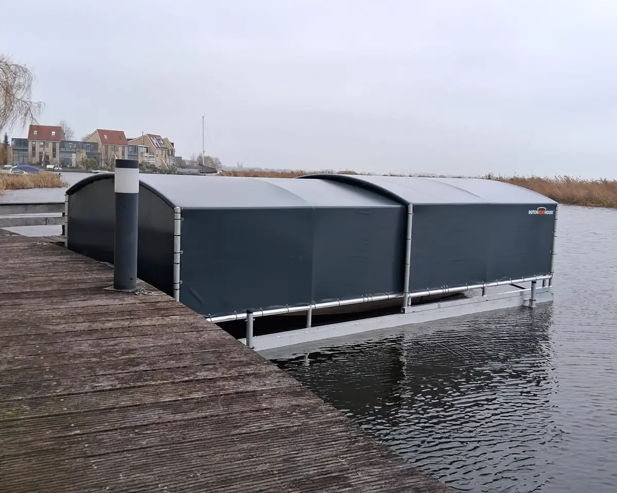 Bootoverkapping, project Stormbestendige bootoverkapping Drijf-Drijf in Sneek – 6 x 2,6 meter – foto 1