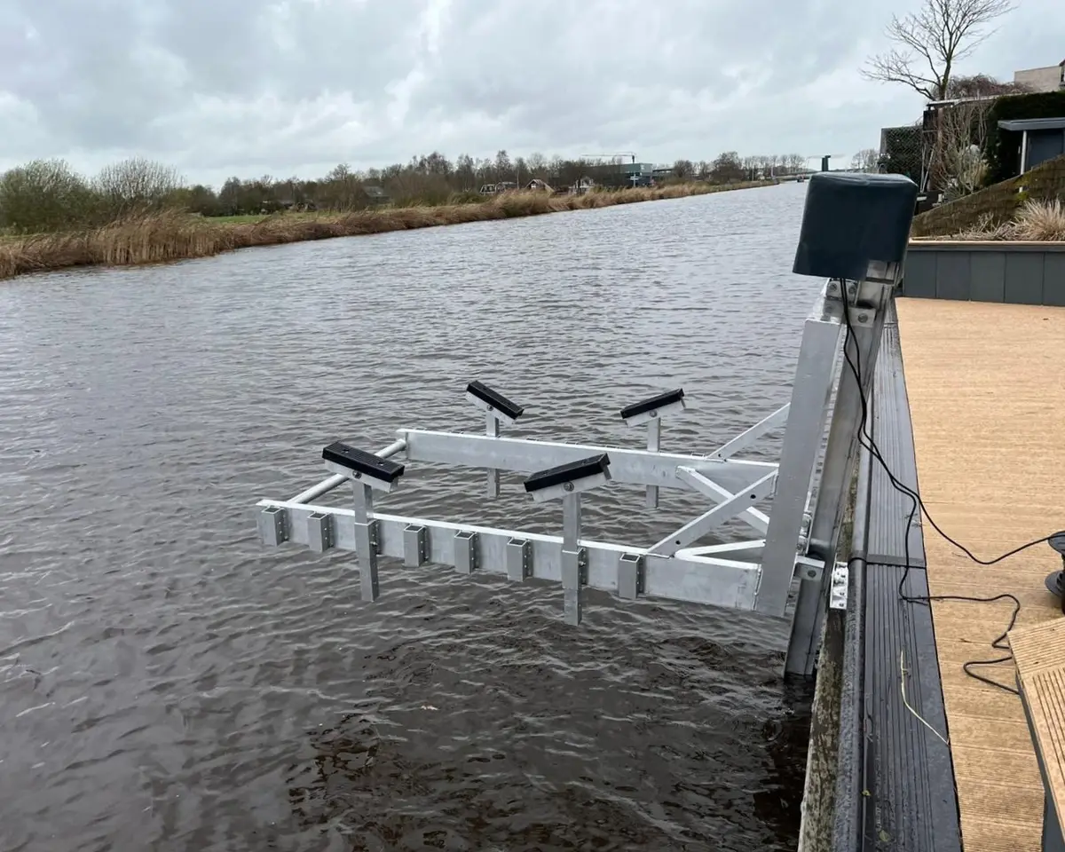 Bootlift, project Nieuwe stempels voor een kadelift in Heerenveen – foto 1