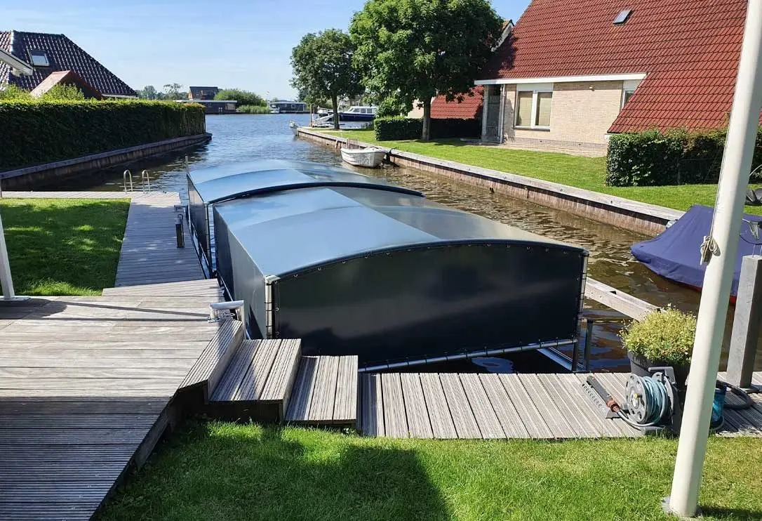 Bootoverkapping, project Bootoverkapping Drijf-Drijf in Grou – 8 x 3 meter, invaarhoogte 1,5 m – foto 1