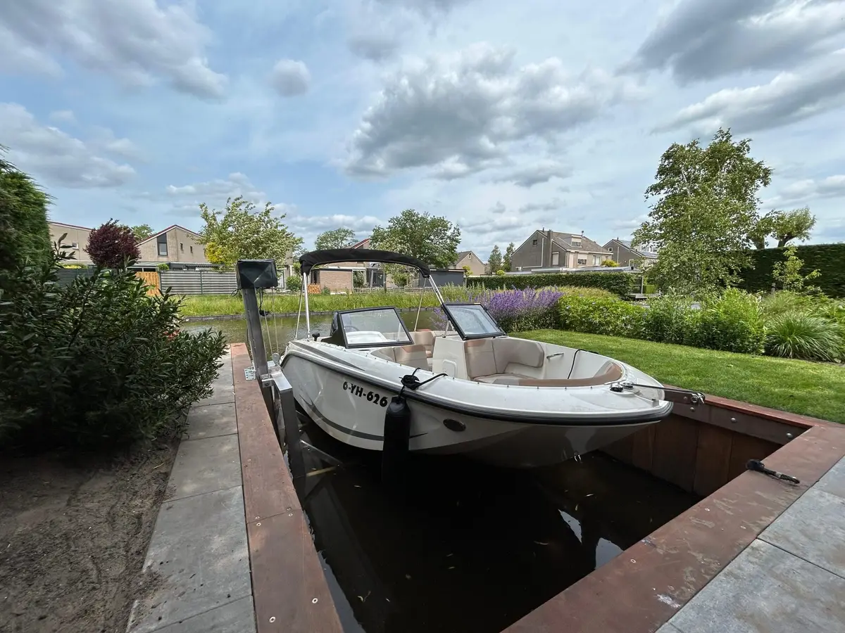 Bootlift, project Kadelift in Oostzaan – 1.200 kg hefvermogen