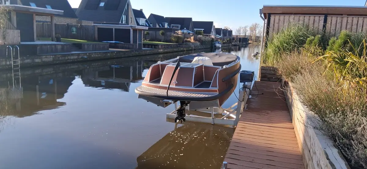 Bootlift, project Verlengde stempels voor een kadelift in Franeker