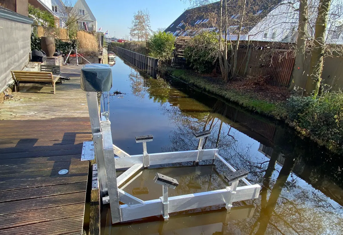Kadelift met elektrische lier in Westzaan – 1.200 kg hefvermogen