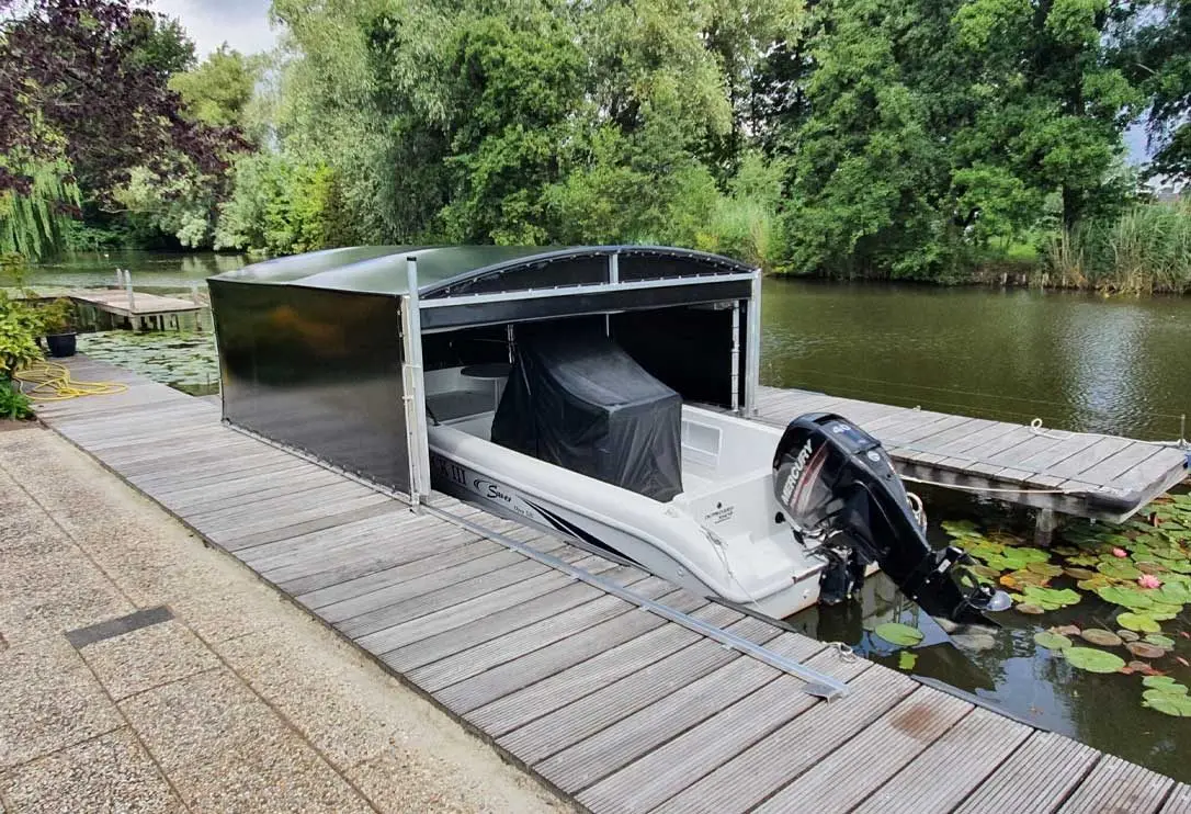 Bootoverkapping, project Bootoverkapping Wal-Wal met roldeur in Maasdam – foto 1