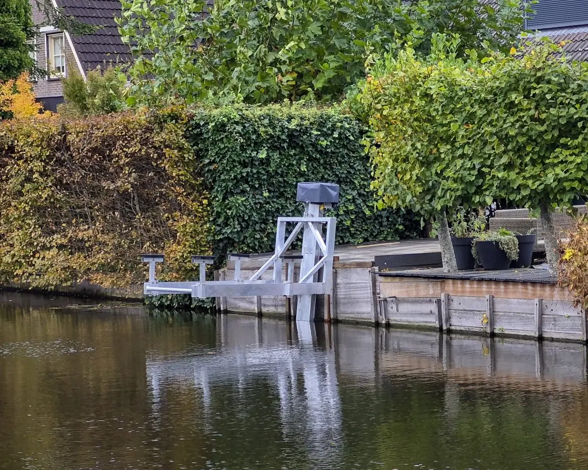 Bootlift, project Elektrische kadelift met afstandsbediening in Oostzaan