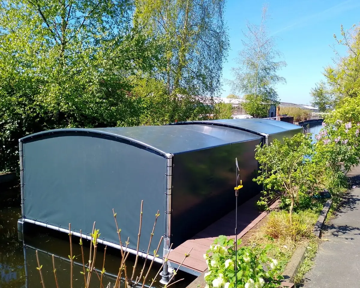 Bootoverkapping, project Bootoverkapping Drijf-Drijf met aanleunsteiger in Aalsmeer