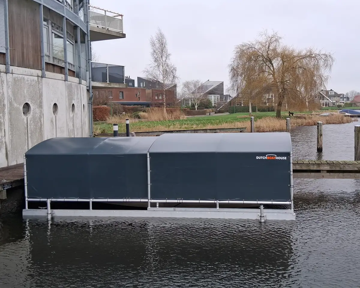 Bootoverkapping, project Stormbestendige bootoverkapping Drijf-Drijf in Sneek – 6 x 2,6 meter